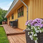 Cozy Coastal Cottage Retreat-By Traum Sindrup