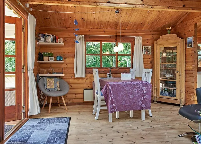 Cozy Coastal Retreat-by Traum *